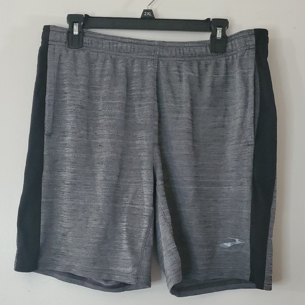 Mens Brooks 8" Shorts Size Large Elastic Waist Pockets Grey Black
